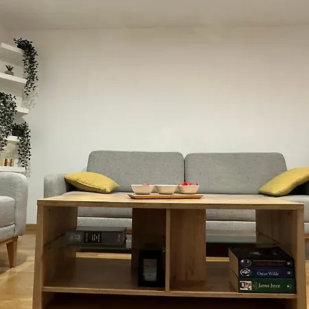 Cozy 'nest' Nis