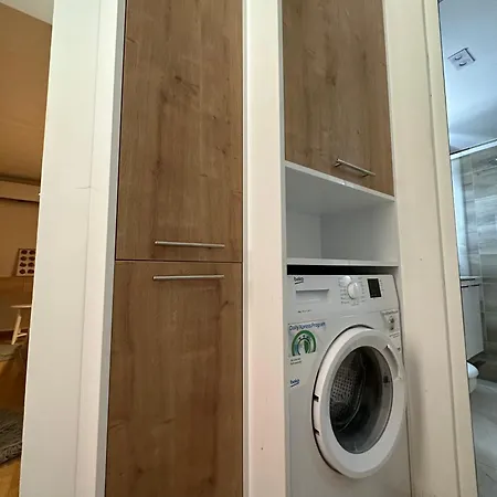 Cozy 'nest' Nis