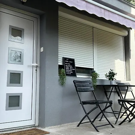 Cozy 'nest' Nis