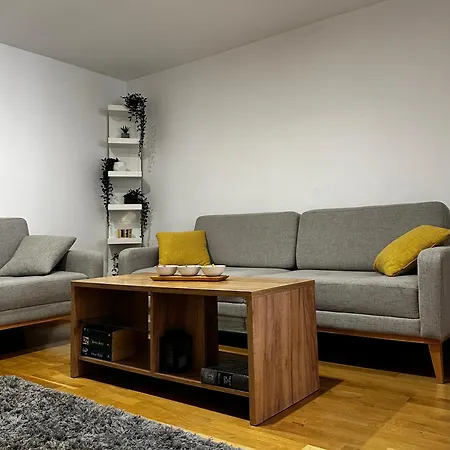 Cozy 'nest' Ni