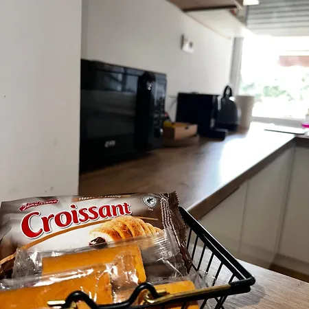 Cozy 'nest' Ni